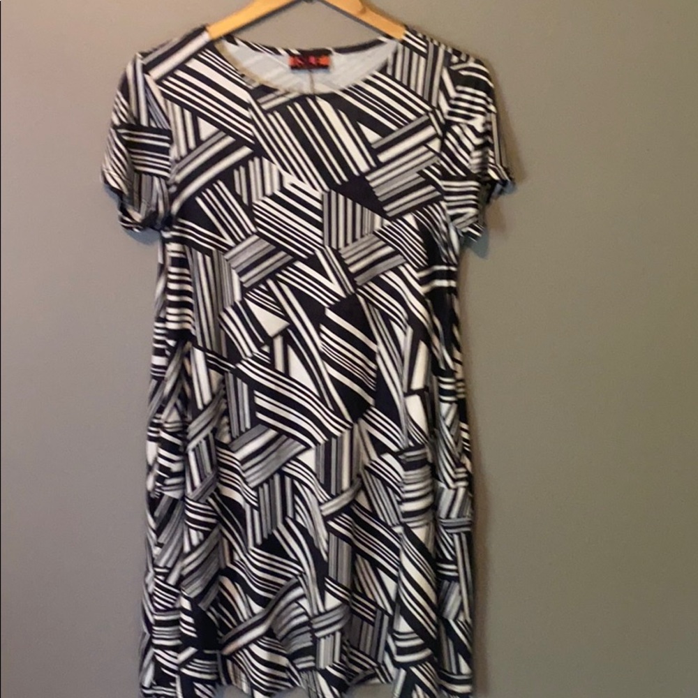 Black and White graphic dress- Isle by Melis Kozan